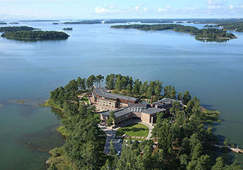 Hääjuhla idyllisessä