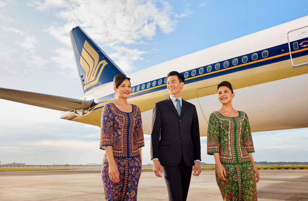 Matkustamohenkilökunta lentokoneessa – Singapore Airlines